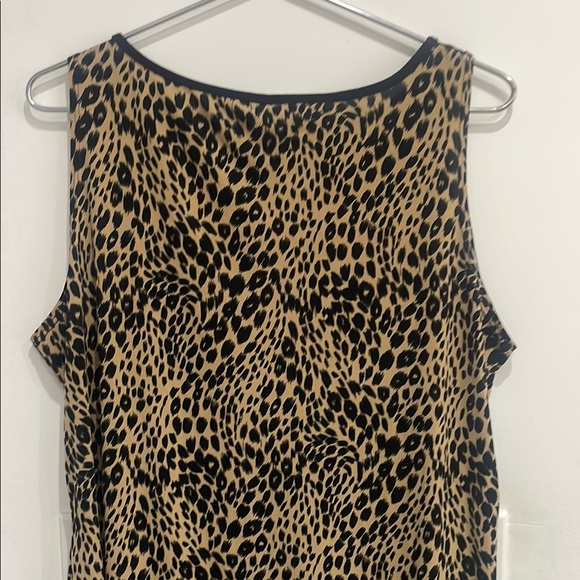 ROAR with Style! Susan Lawrence Woman 1X Leopard Print Keyhole Top - Picture 6 of 9